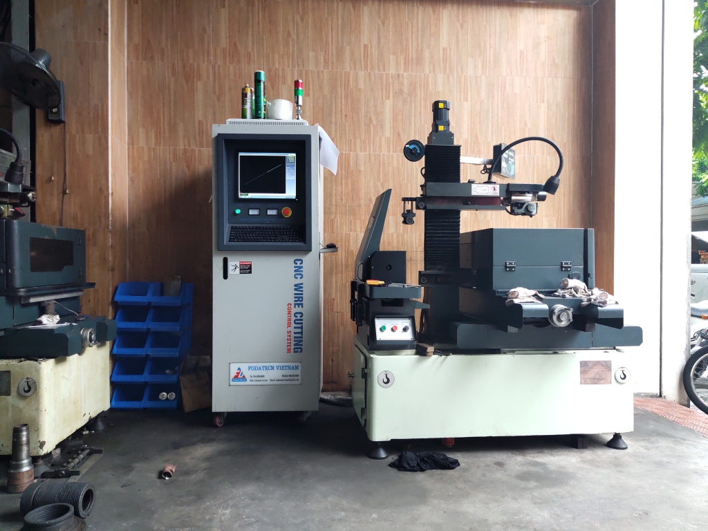 Máy cắt dây CNC bàn nhỏ <0,5m